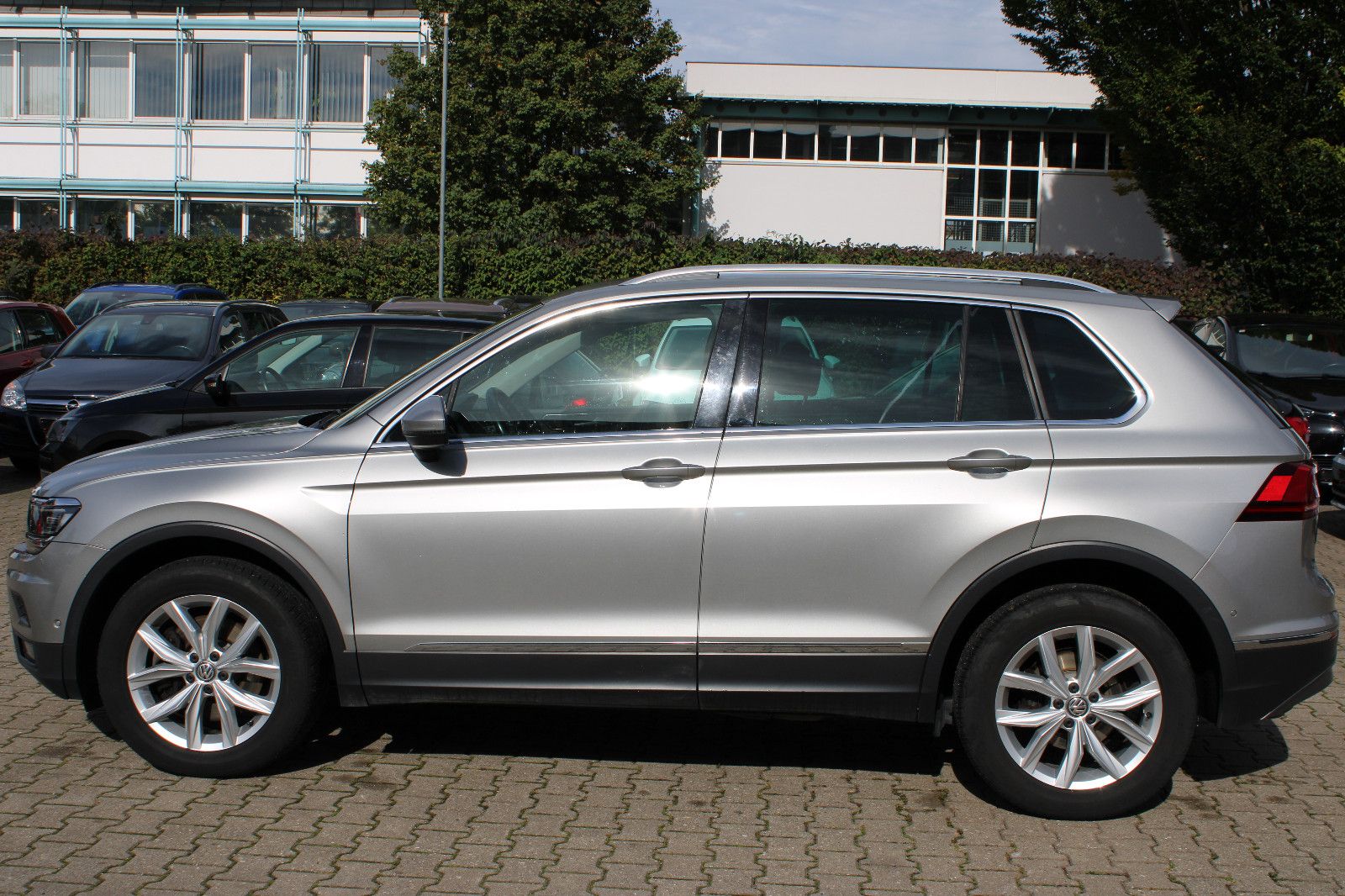 Fahrzeugabbildung Volkswagen Tiguan Highline DSG 4Motion