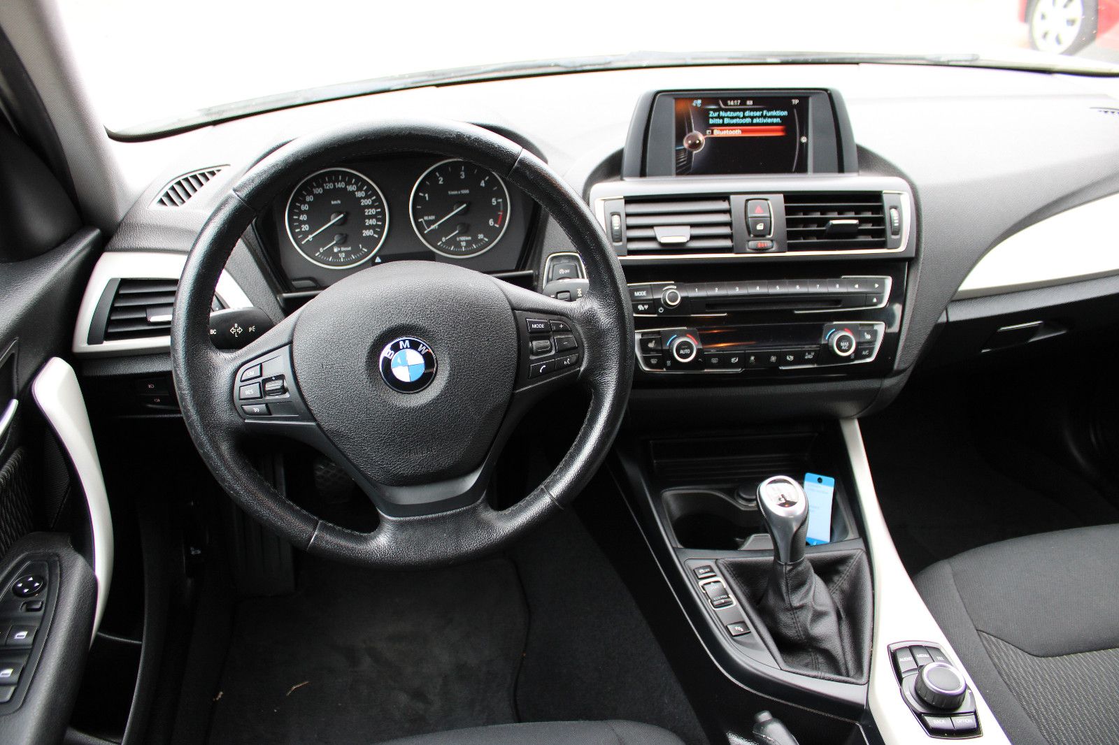 Fahrzeugabbildung BMW 118d xDrive PDC,LED,SHZ