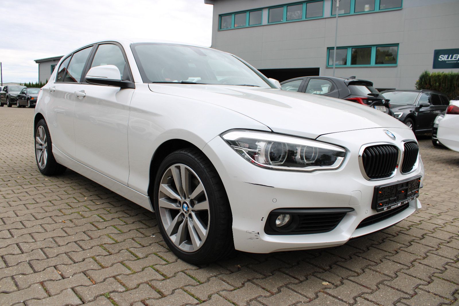 Fahrzeugabbildung BMW 118d xDrive PDC,LED,SHZ