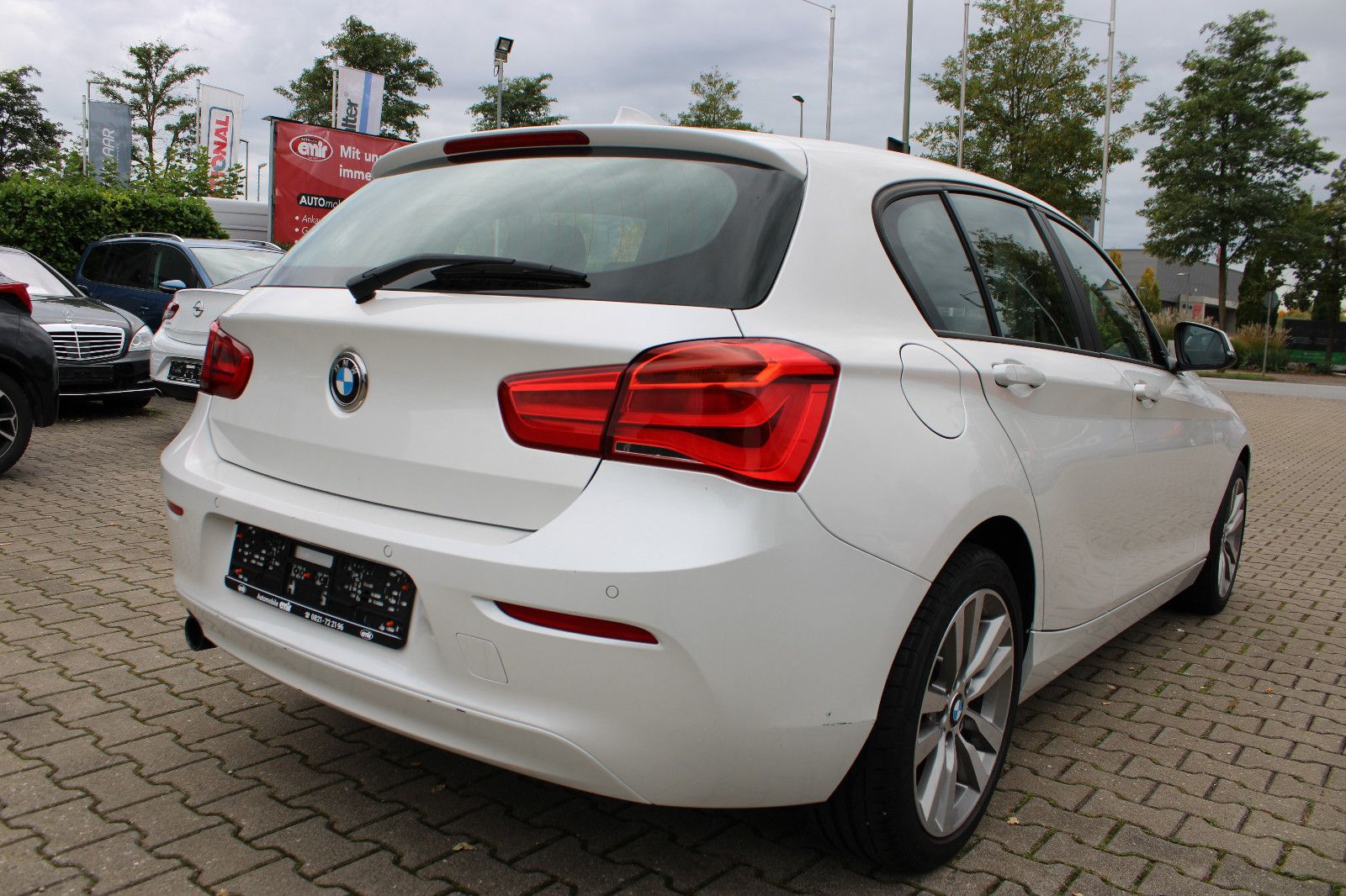 Fahrzeugabbildung BMW 118d xDrive PDC,LED,SHZ