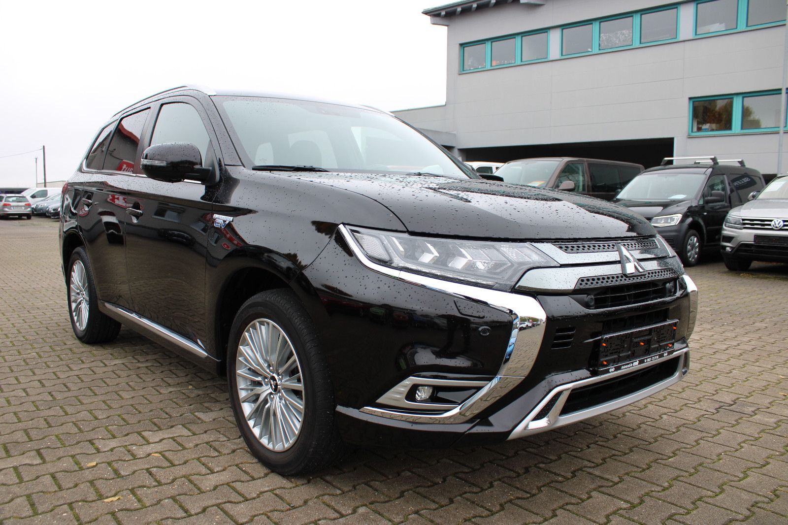 Fahrzeugabbildung Mitsubishi Outlander 2.4 MIVEC PLUG-IN HYBRID 4WD