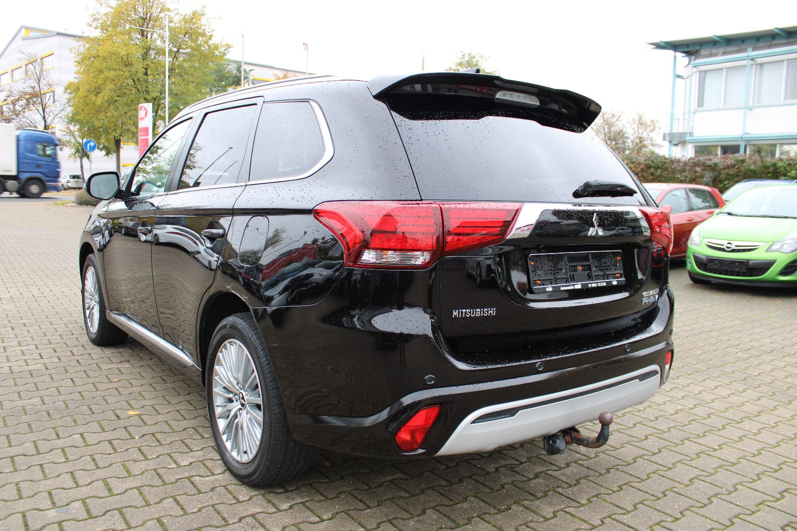 Fahrzeugabbildung Mitsubishi Outlander 2.4 MIVEC PLUG-IN HYBRID 4WD