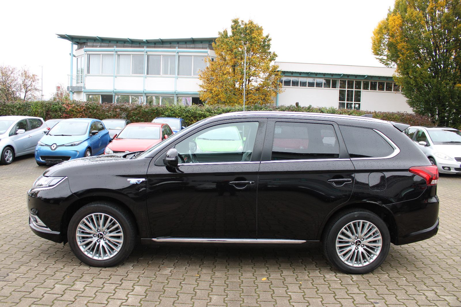 Fahrzeugabbildung Mitsubishi Outlander 2.4 MIVEC PLUG-IN HYBRID 4WD