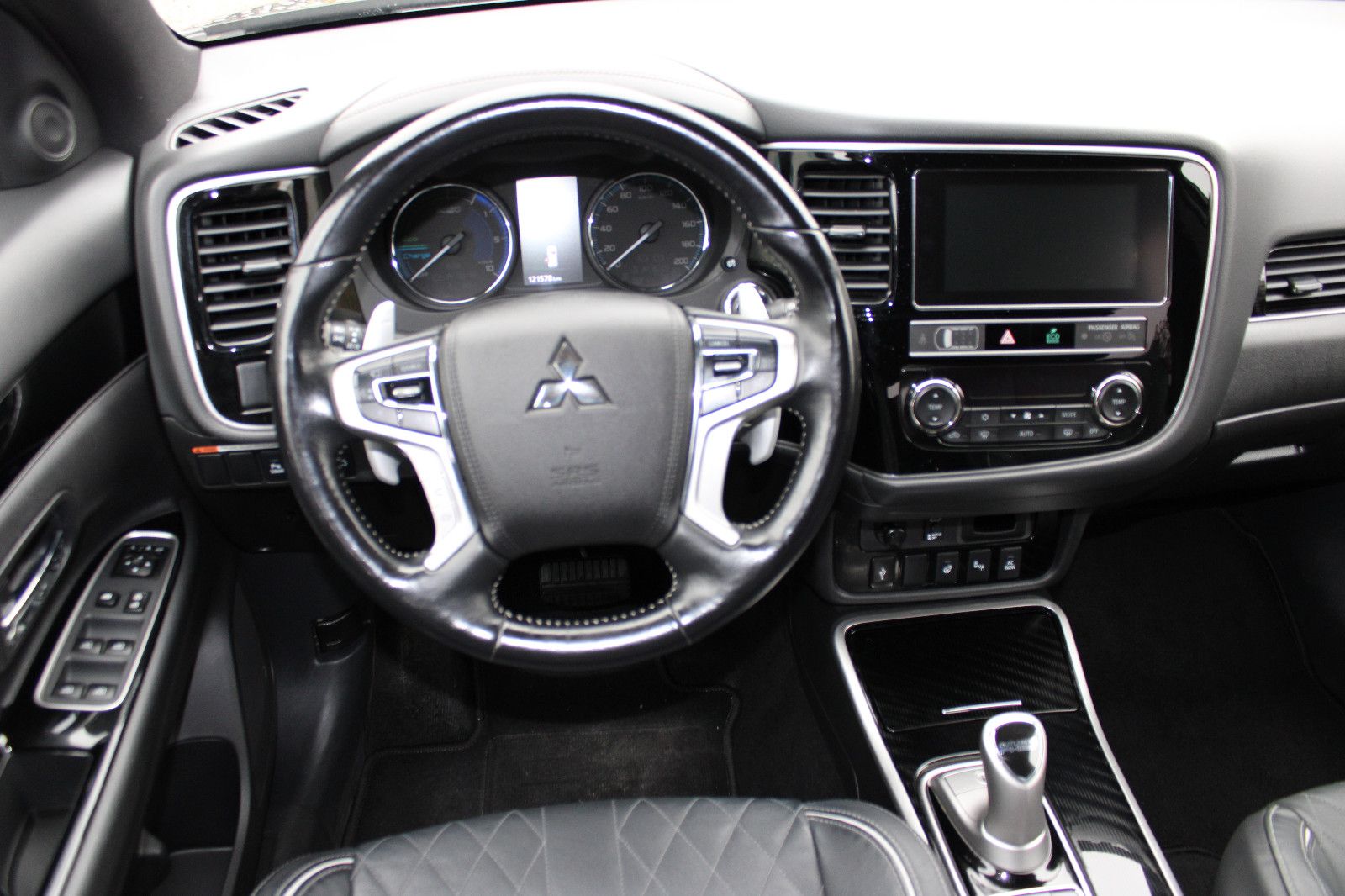 Fahrzeugabbildung Mitsubishi Outlander 2.4 MIVEC PLUG-IN HYBRID 4WD