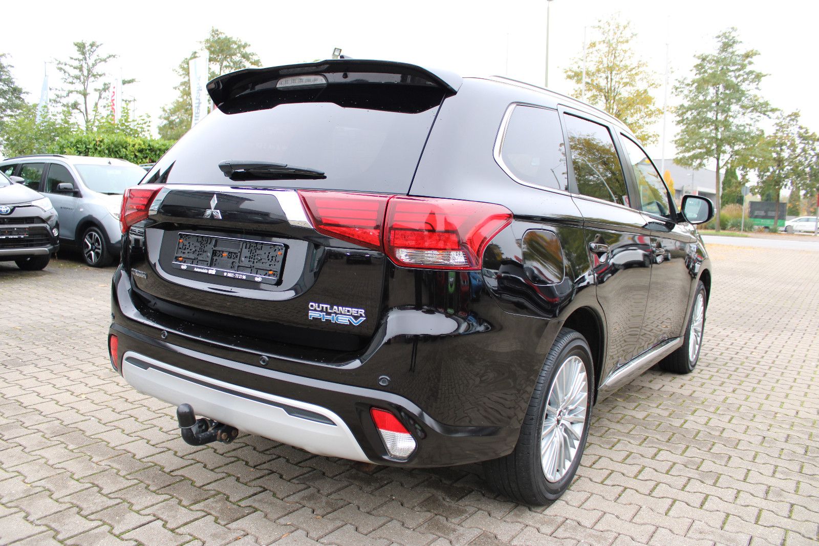 Fahrzeugabbildung Mitsubishi Outlander 2.4 MIVEC PLUG-IN HYBRID 4WD