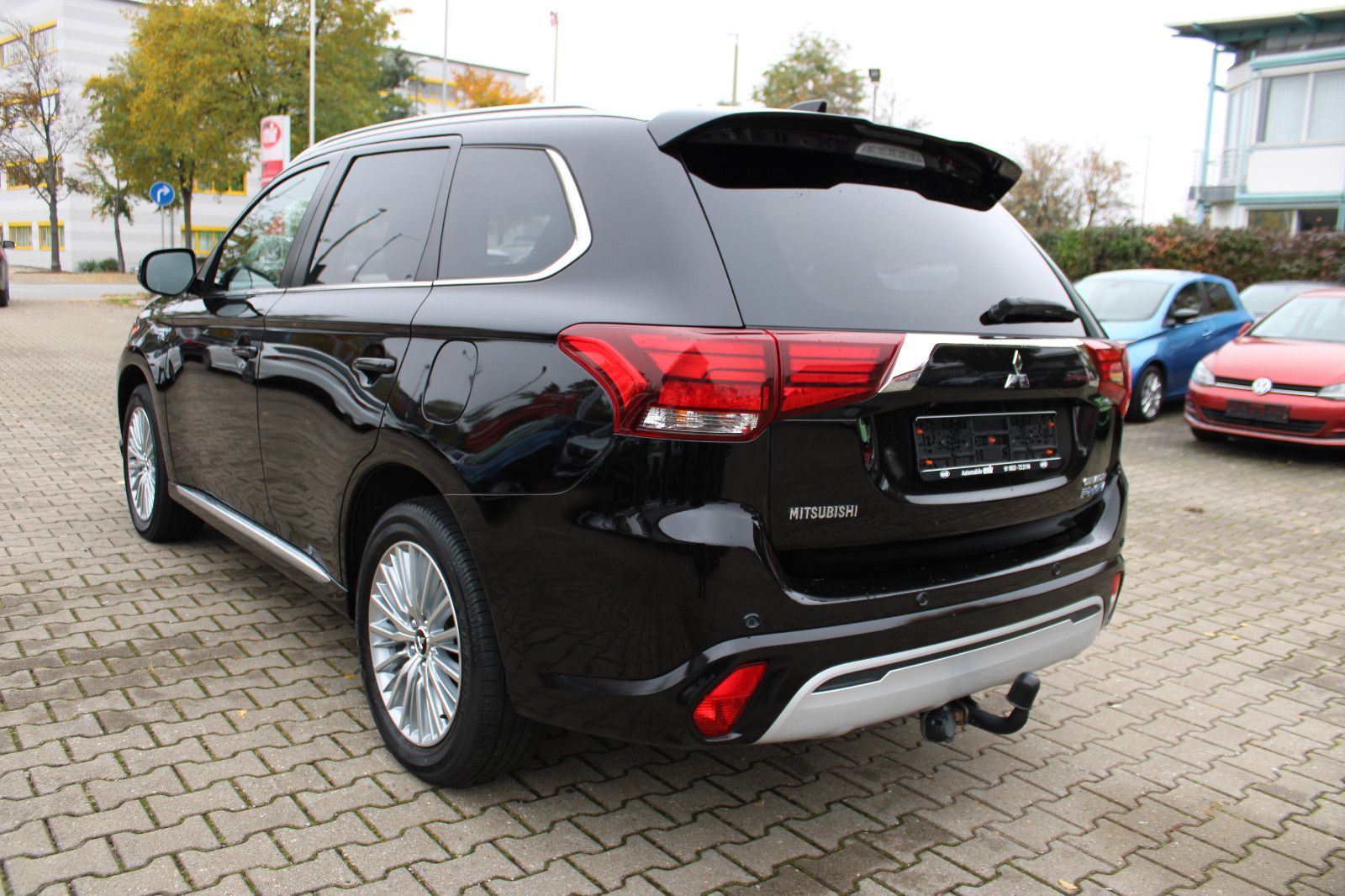 Fahrzeugabbildung Mitsubishi Outlander 2.4 MIVEC PLUG-IN HYBRID 4WD