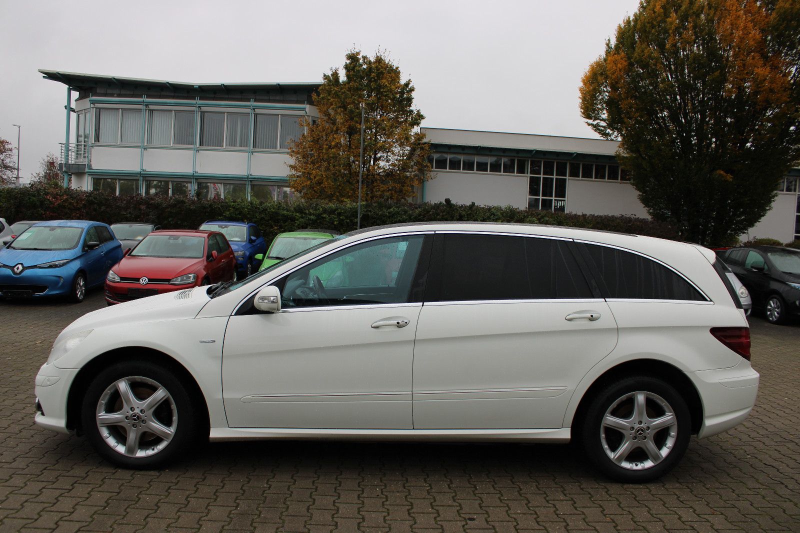 Fahrzeugabbildung Mercedes-Benz R 350 BlueTEC 4MATIC 7.Sitzer Xenon,Kamera,Pano.