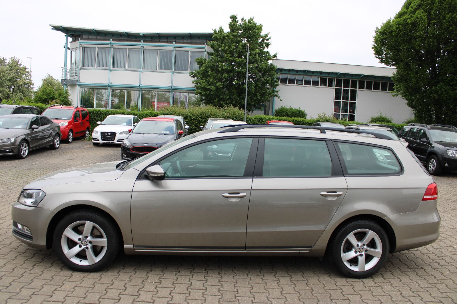 Fahrzeugabbildung Volkswagen Passat Variant 1.4 TSI Trendline PDC