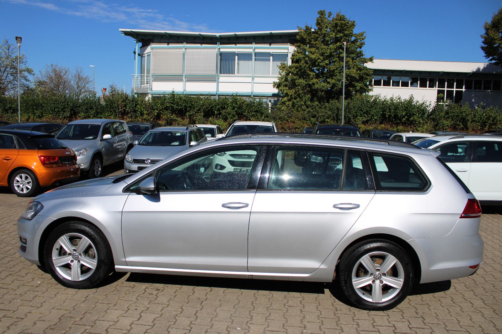 Fahrzeugabbildung Volkswagen Golf 1.6 TDI  Variant Navi,PDC,Leder,SHZ.