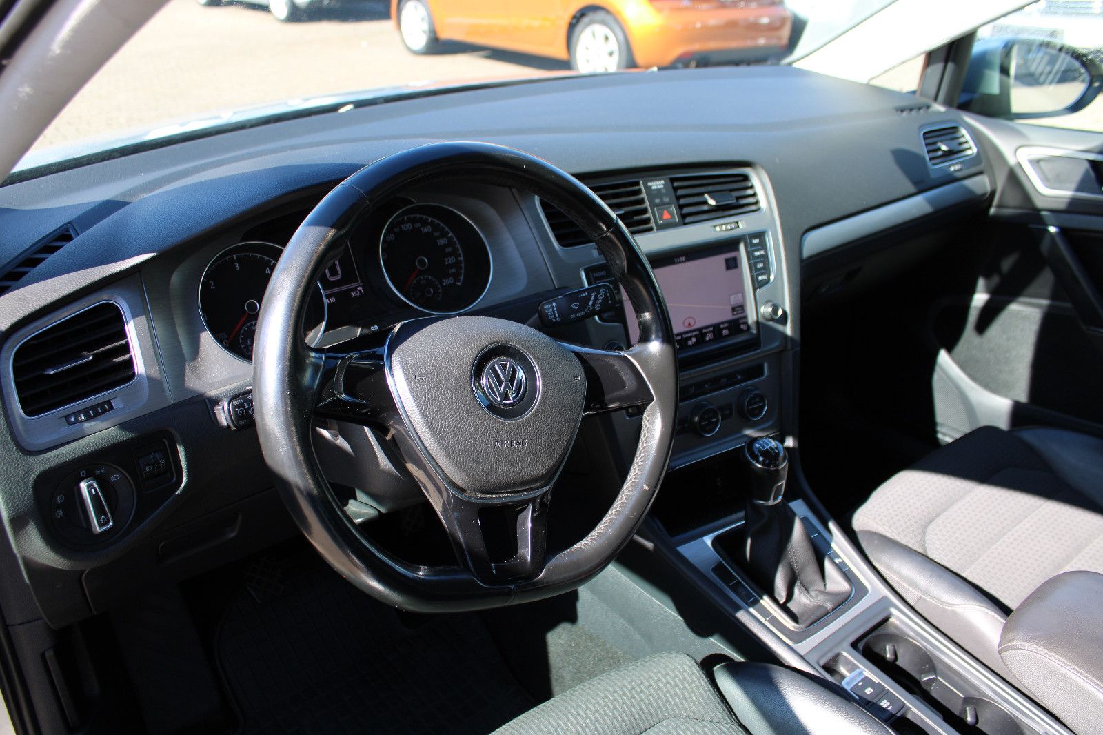 Fahrzeugabbildung Volkswagen Golf 1.6 TDI  Variant Navi,PDC,Leder,SHZ.