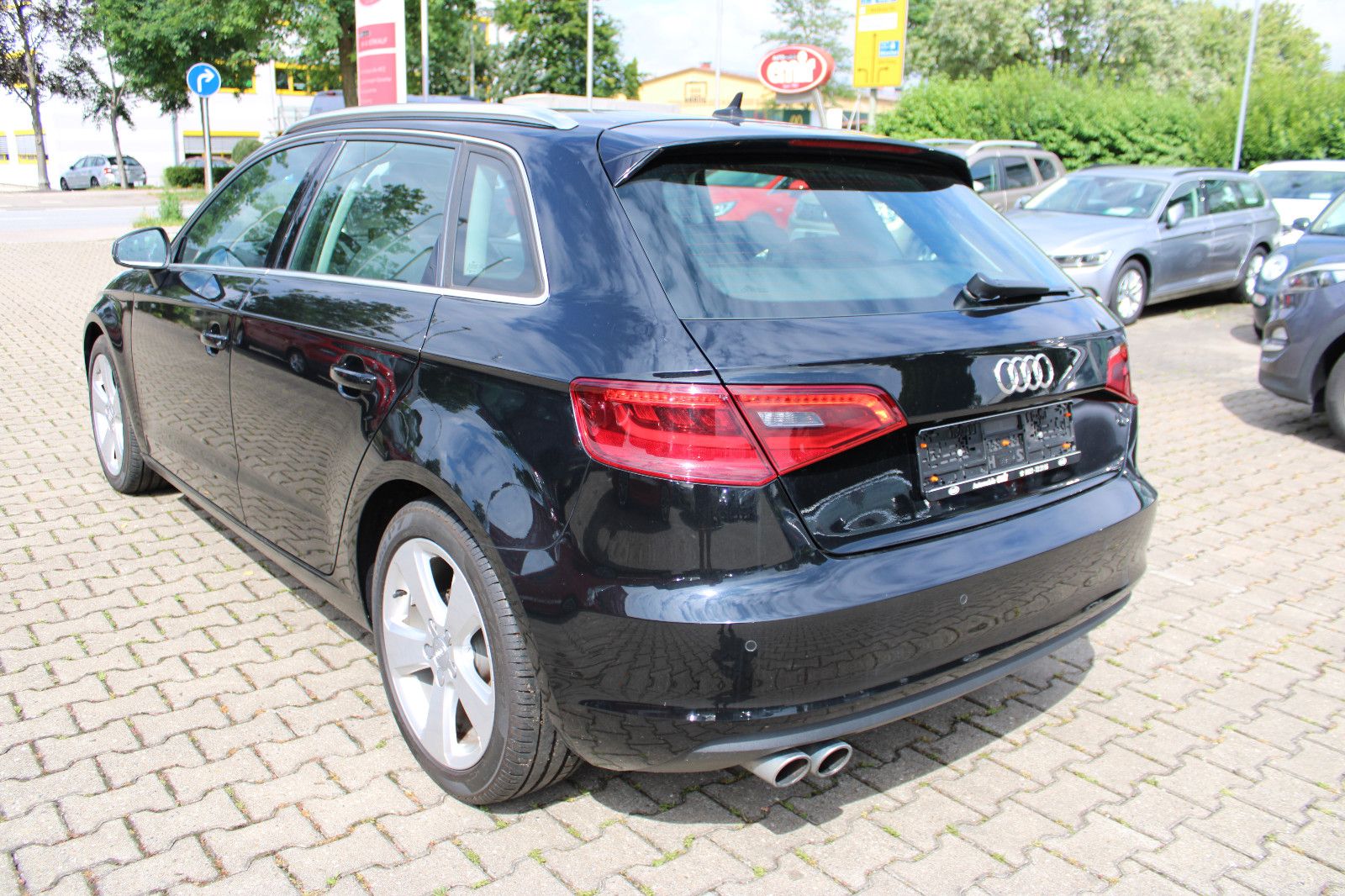 Fahrzeugabbildung Audi A3 1.4 TFSI S tronic Sportback Navi,PDC,SHZ,AHK