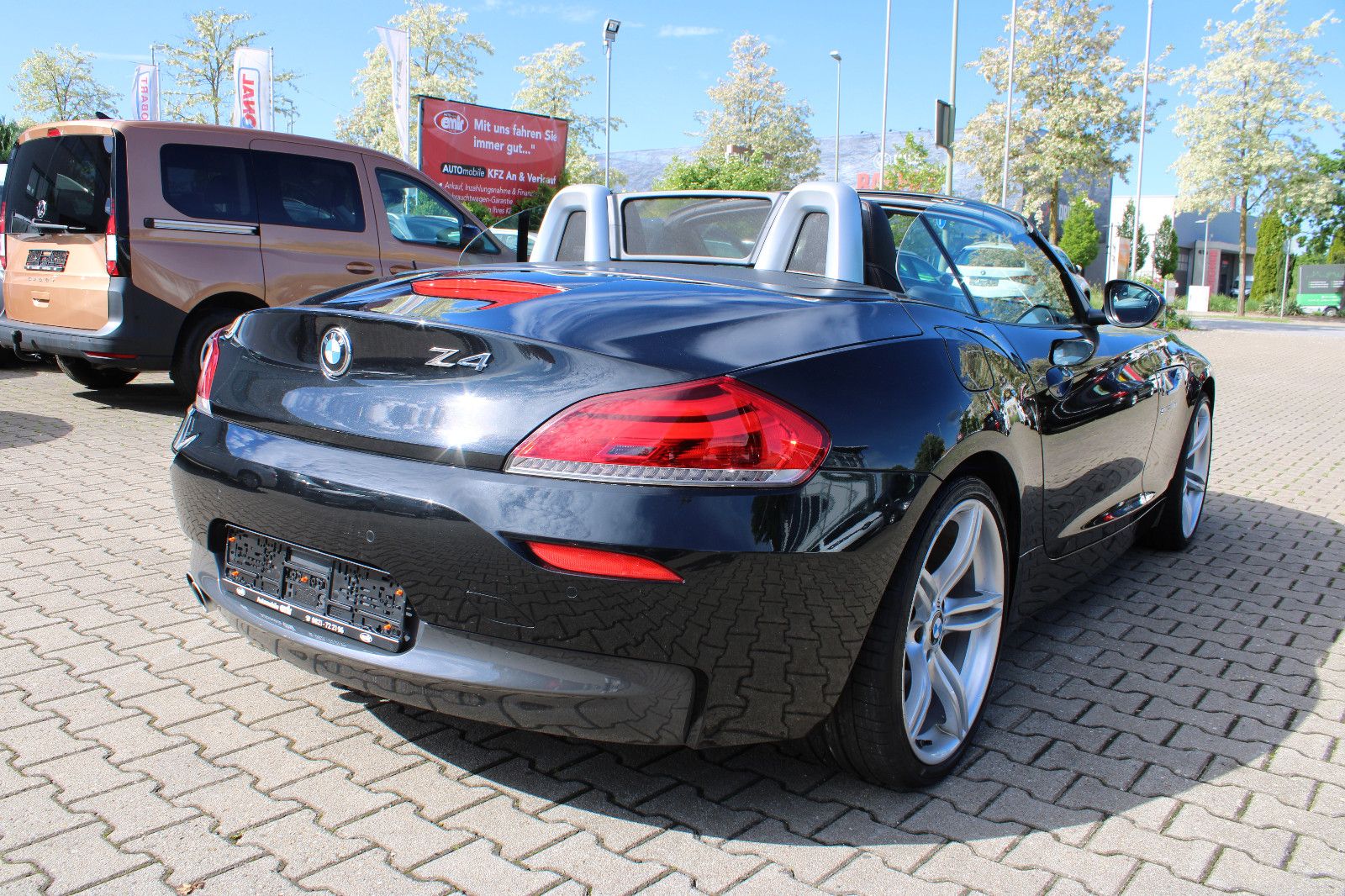 Fahrzeugabbildung BMW Z4 sDrive20i M-Paket Navi,PDC,Leder,Xenon,Keyles