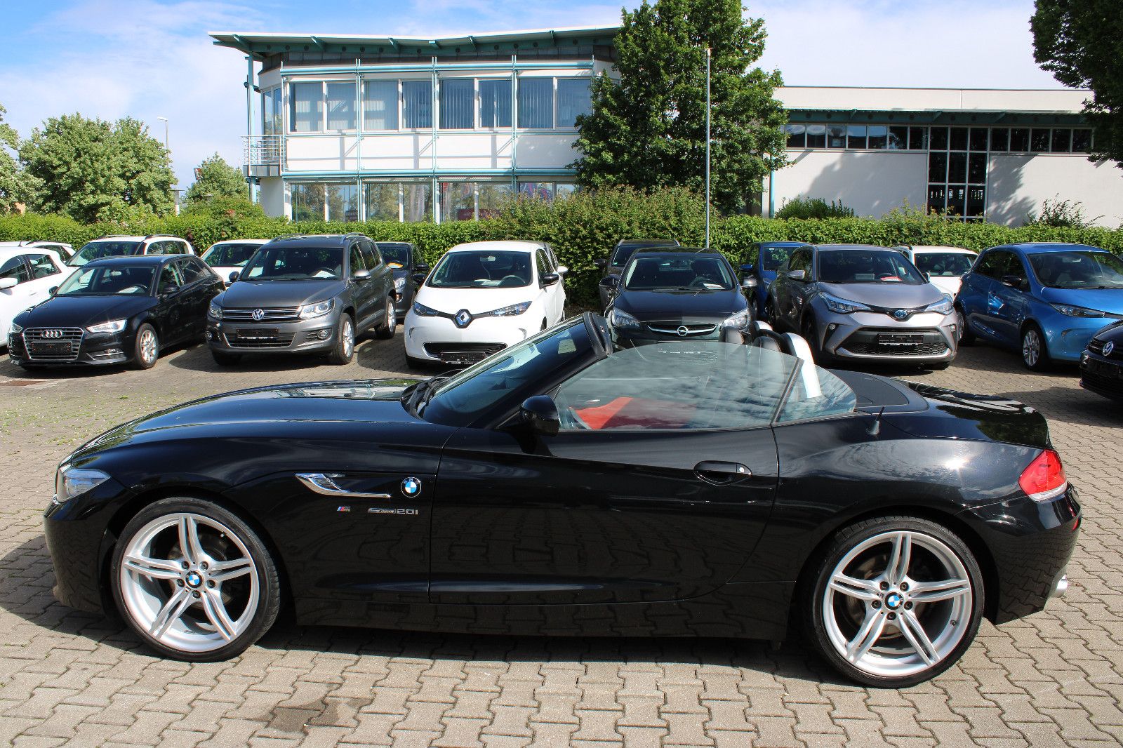 Fahrzeugabbildung BMW Z4 sDrive20i M-Paket Navi,PDC,Leder,Xenon,Keyles