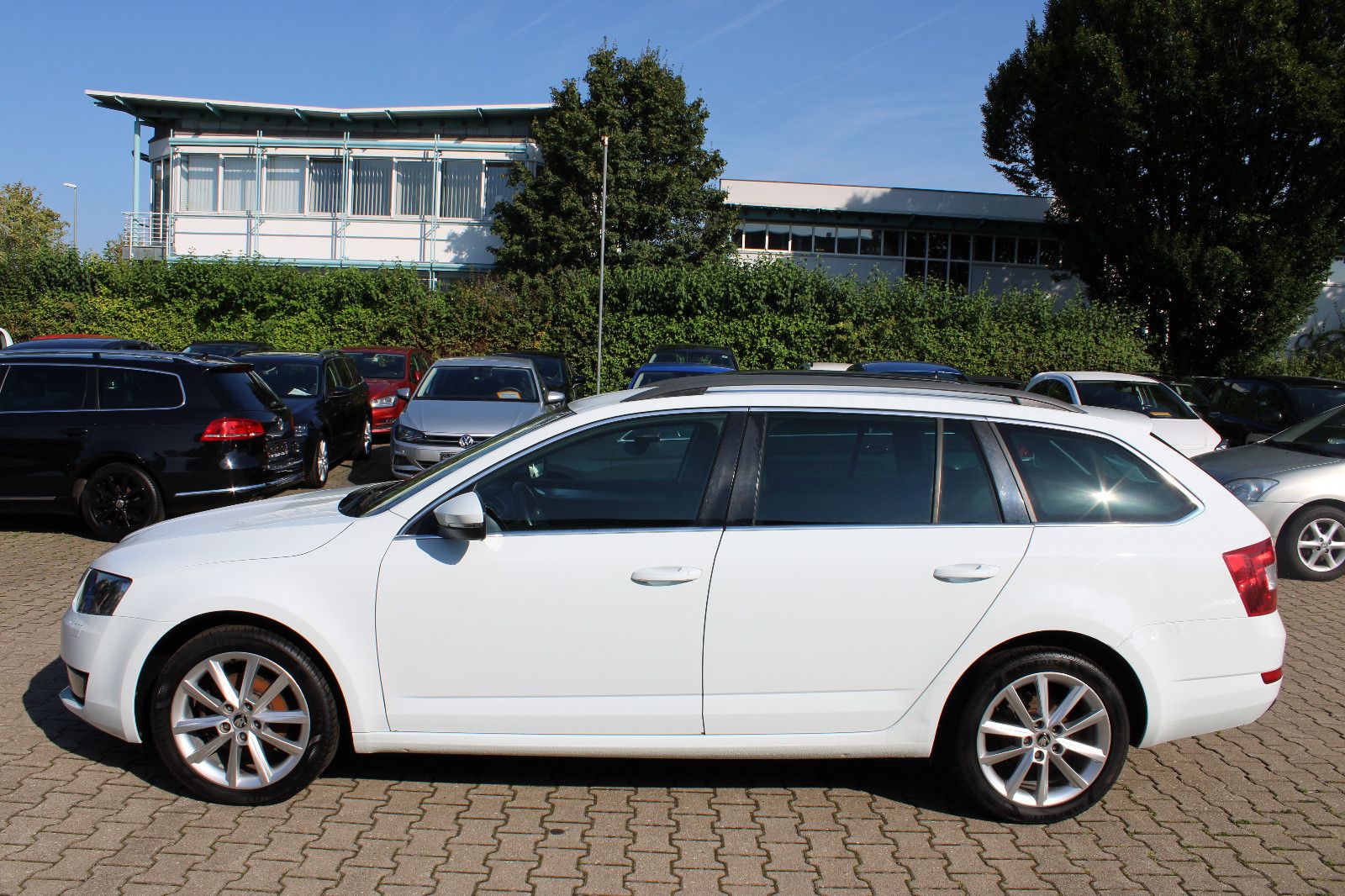 Fahrzeugabbildung SKODA Octavia 2.0 TDI PDC,Leder,LED,Xenon,SHZ