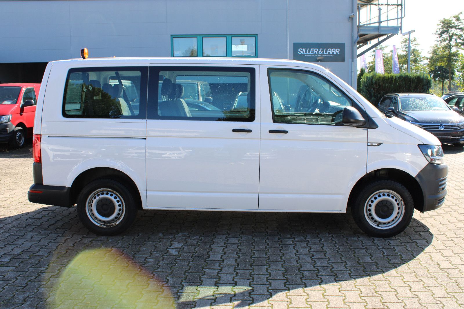 Fahrzeugabbildung Volkswagen T6 Kombi  9 Sitzer