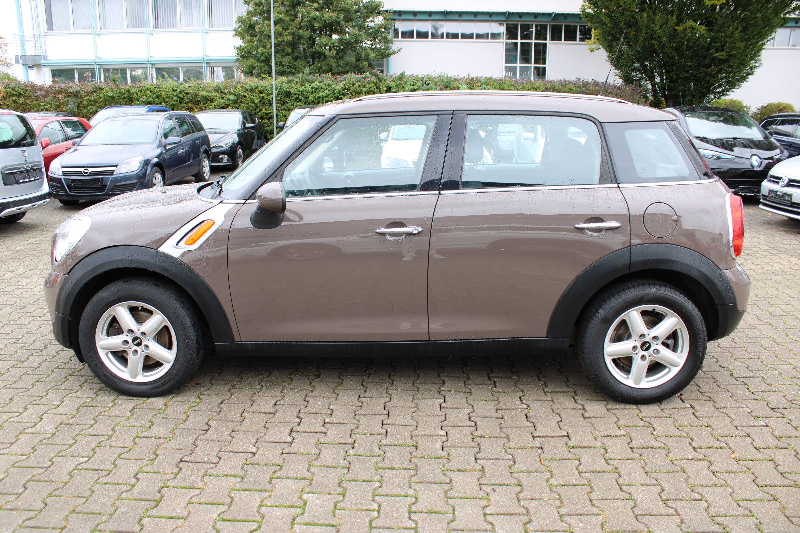 Fahrzeugabbildung MINI COOPER Countryman Cooper