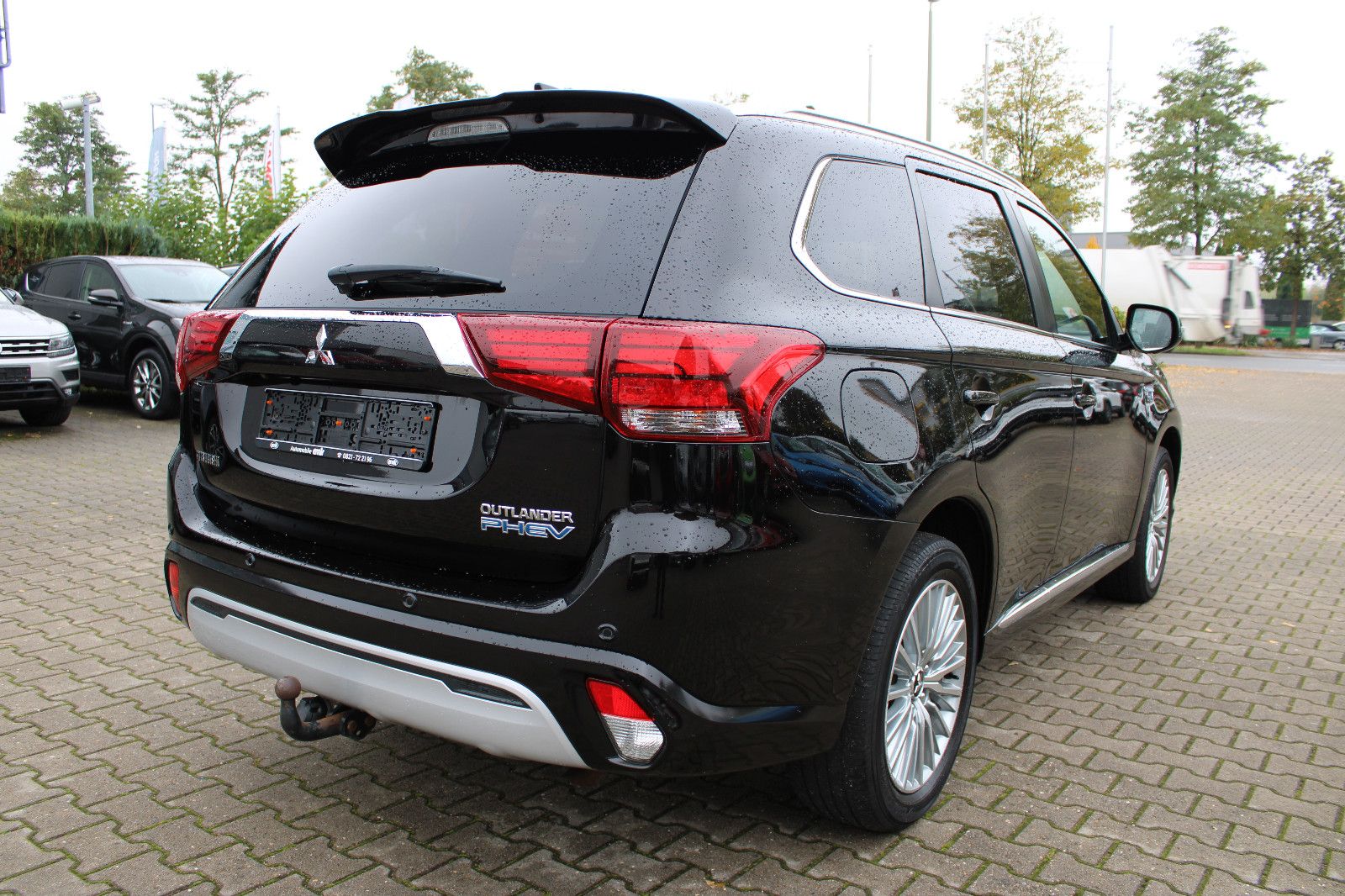 Fahrzeugabbildung Mitsubishi Outlander 2.4 MIVEC PLUG-IN HYBRID 4WD