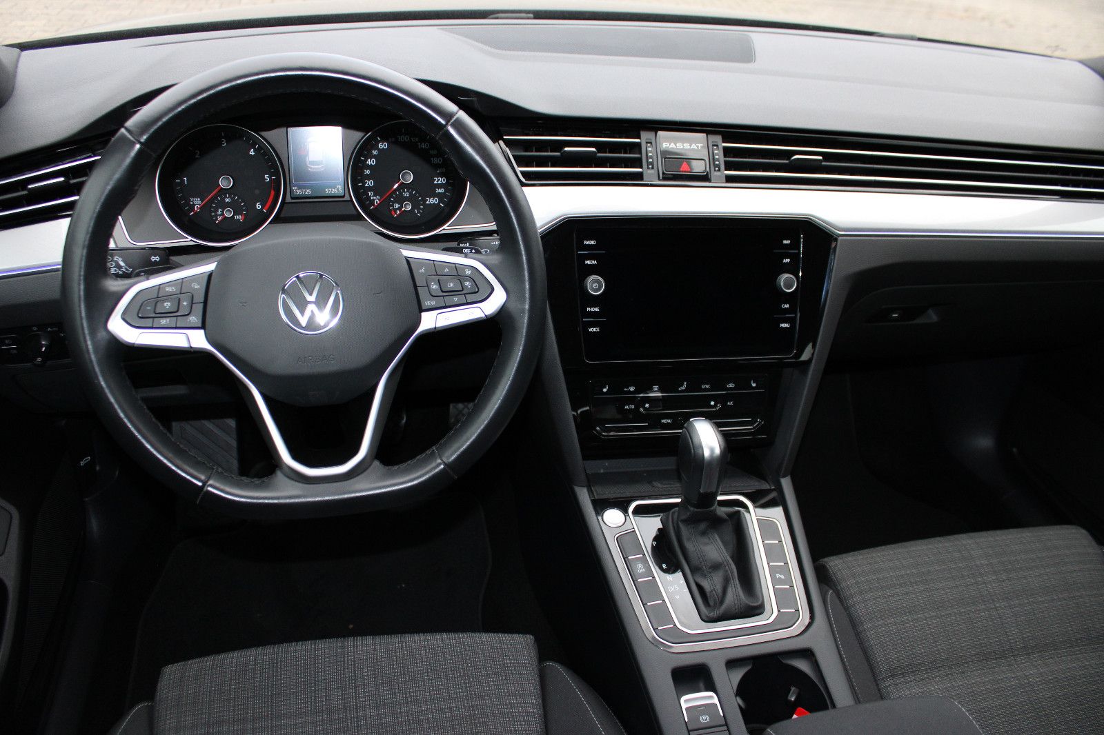 Fahrzeugabbildung Volkswagen Passat Variant 2.0 TDI SCR DSG