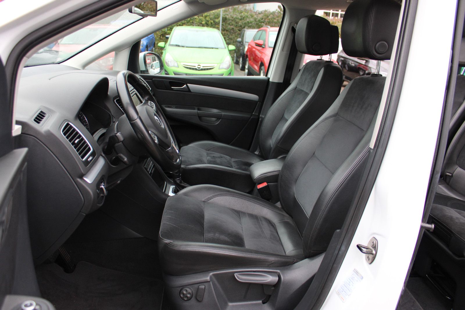 Fahrzeugabbildung Volkswagen Sharan 2.0 TDI DSG Highline Kamera,Xenon,Leder,