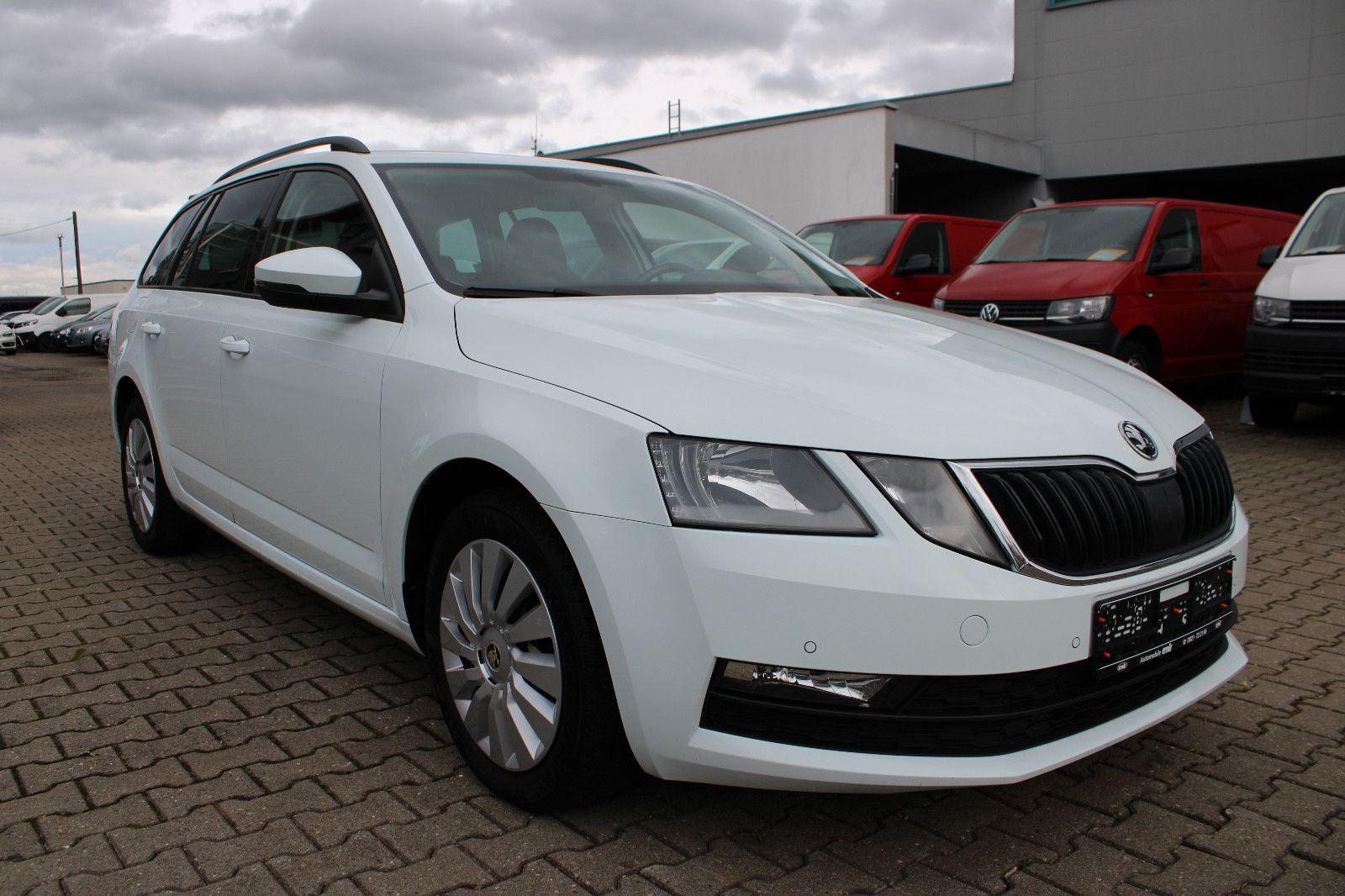 Fahrzeugabbildung SKODA Octavia 1.6 TDI  Combi Navi,PDC,SHZ,LED,Apple