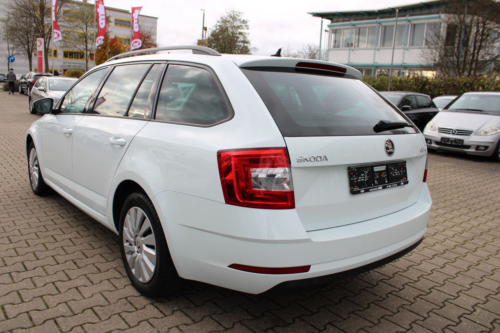 Fahrzeugabbildung SKODA Octavia 1.6 TDI  Combi Navi,PDC,SHZ,LED,Apple