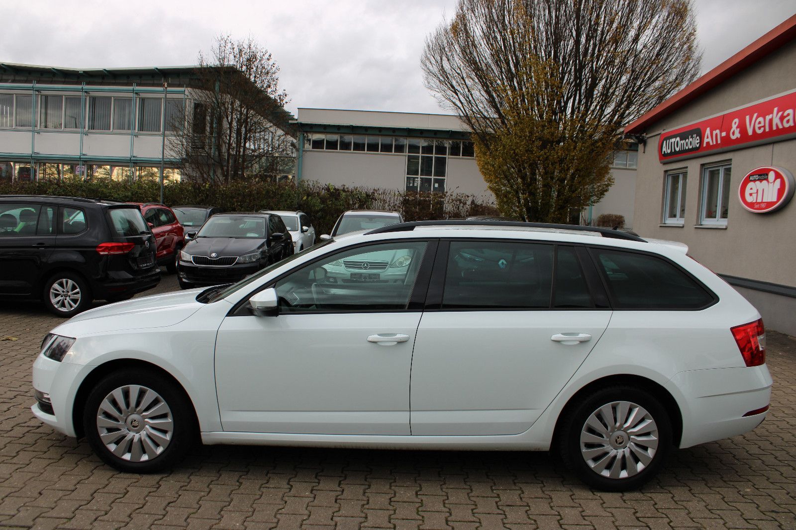 Fahrzeugabbildung SKODA Octavia 1.6 TDI  Combi Navi,PDC,SHZ,LED,Apple