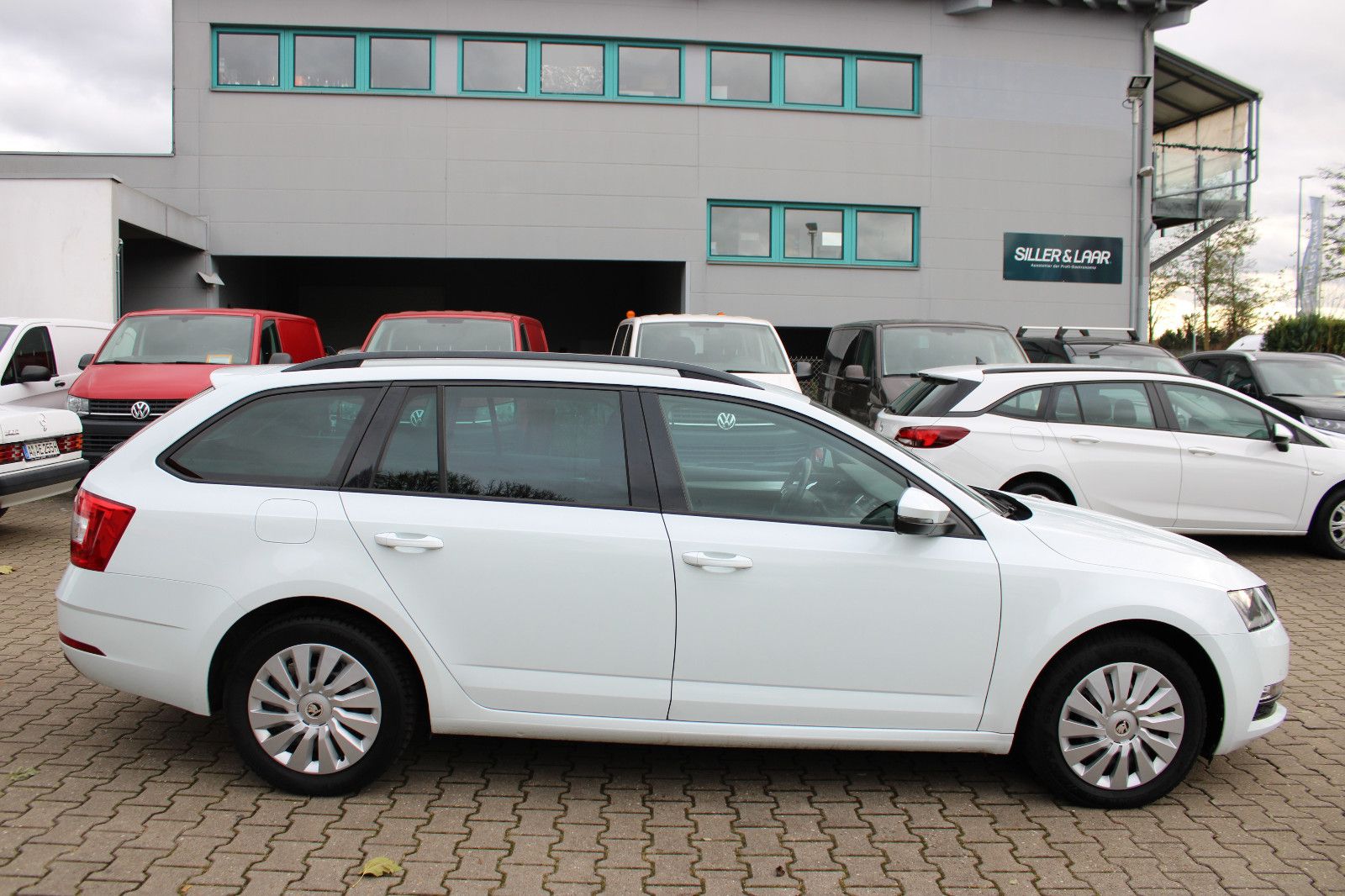 Fahrzeugabbildung SKODA Octavia 1.6 TDI  Combi Navi,PDC,SHZ,LED,Apple