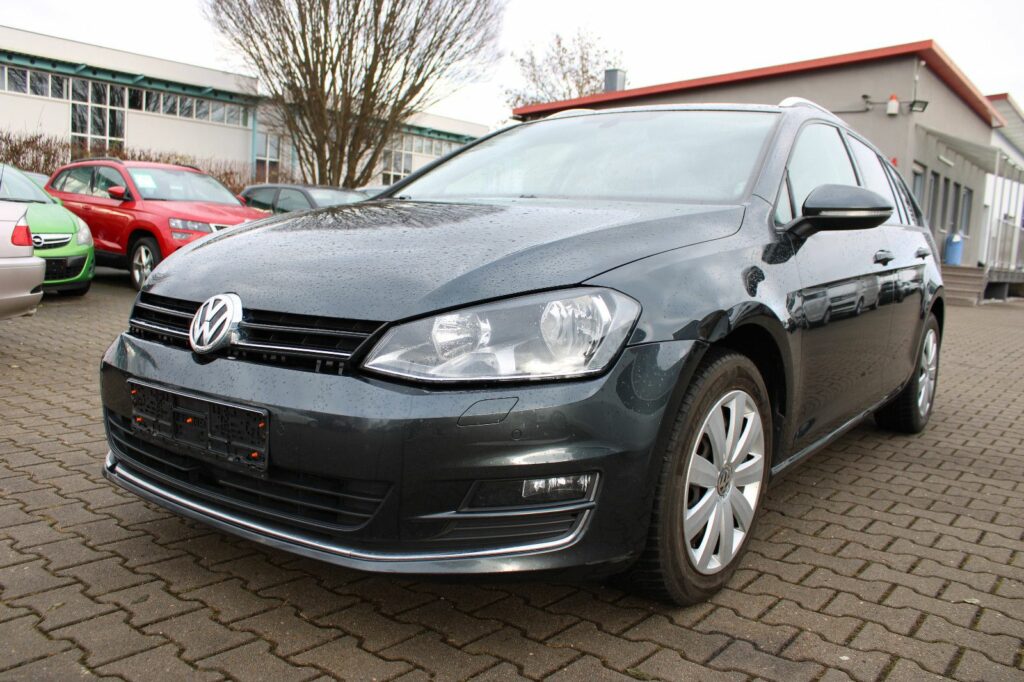 Volkswagen Golf 1.6 TDI Var. ALLSTAR PDC,AHK.SHZ,ACC