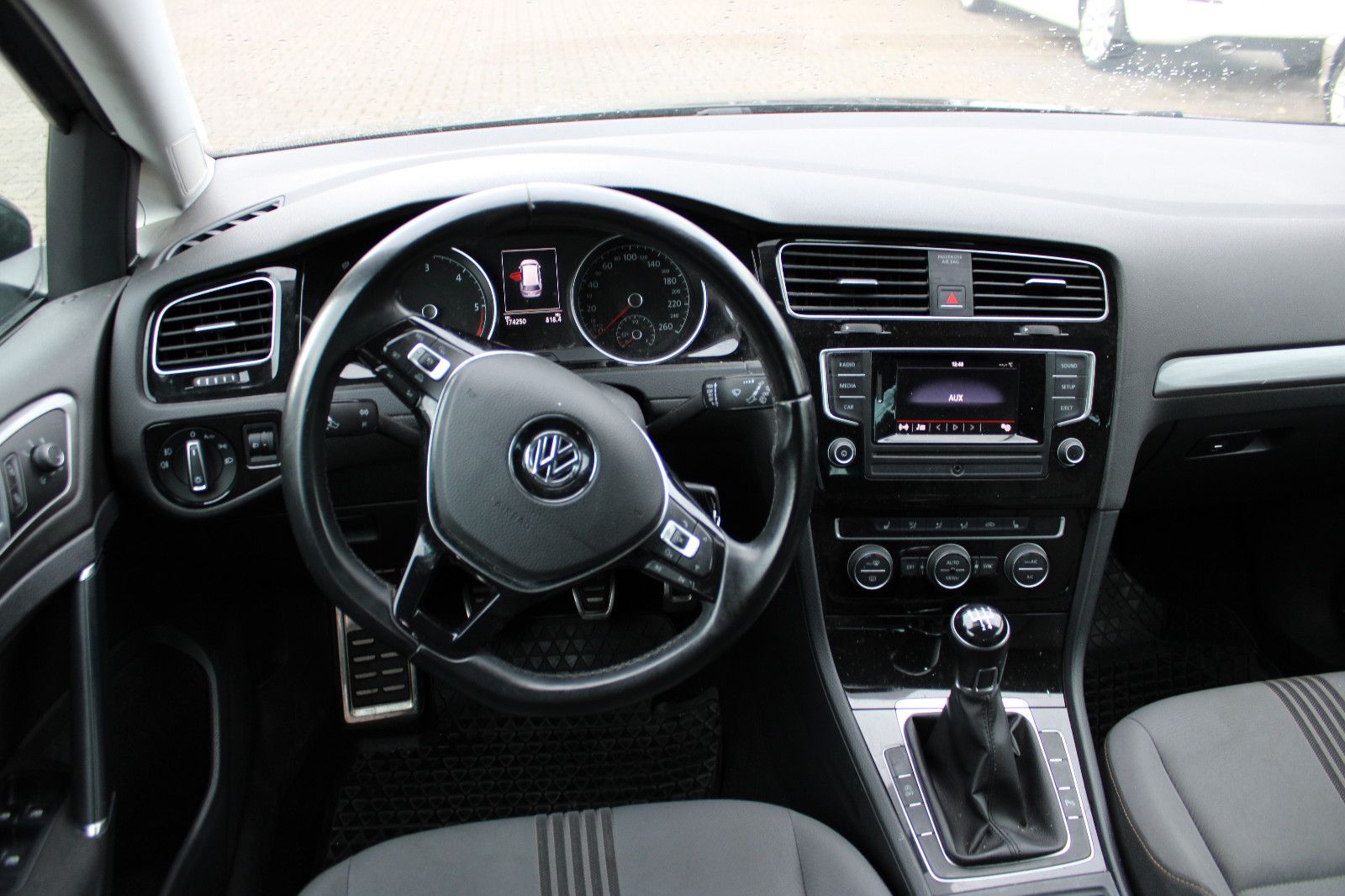 Fahrzeugabbildung Volkswagen Golf 1.6 TDI Var. ALLSTAR PDC,AHK.SHZ,ACC