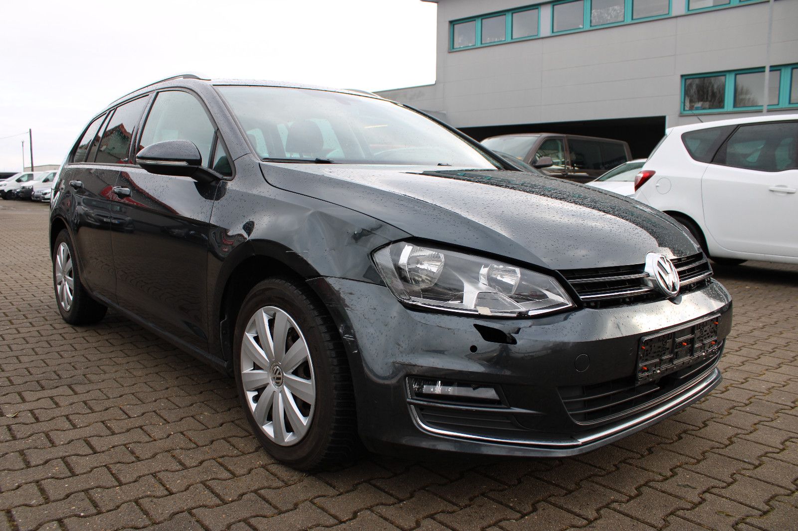 Fahrzeugabbildung Volkswagen Golf 1.6 TDI Var. ALLSTAR PDC,AHK.SHZ,ACC