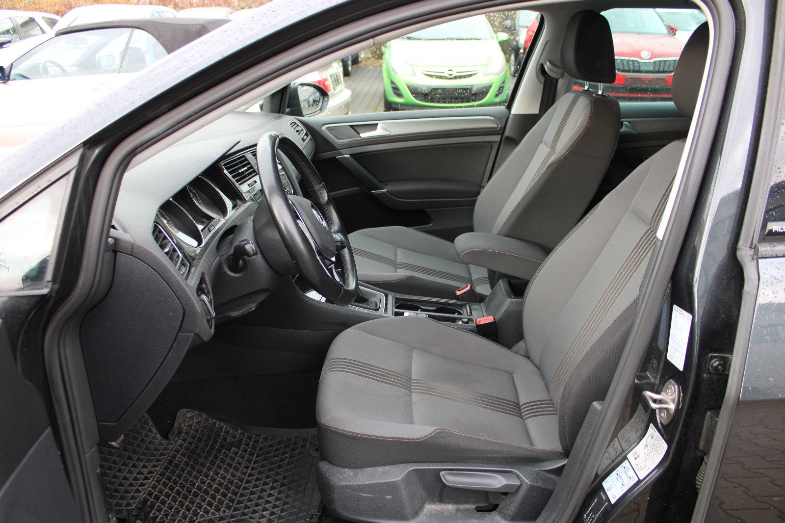 Fahrzeugabbildung Volkswagen Golf 1.6 TDI Var. ALLSTAR PDC,AHK.SHZ,ACC