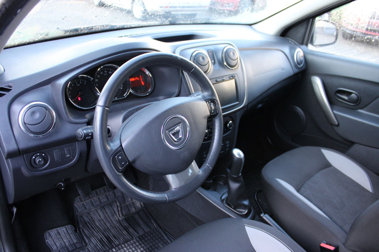 Fahrzeugabbildung Dacia Sandero TCe 90 Stepway Navi,Bluetooth