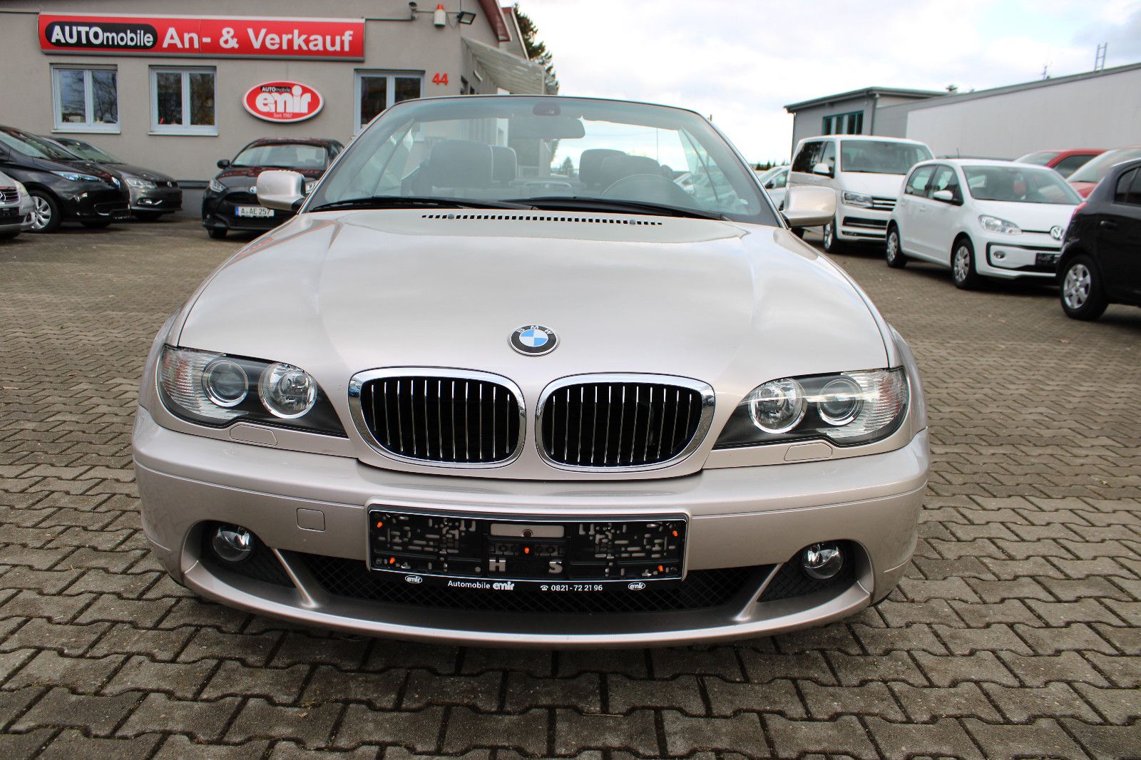 Fahrzeugabbildung BMW 325i Cabrio Individual Xenon,Leder,SHZ,Navi