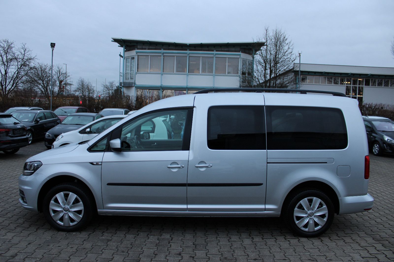 Fahrzeugabbildung Volkswagen Caddy 2,0TDI Maxi 7-Sitzer PDC,SHZ