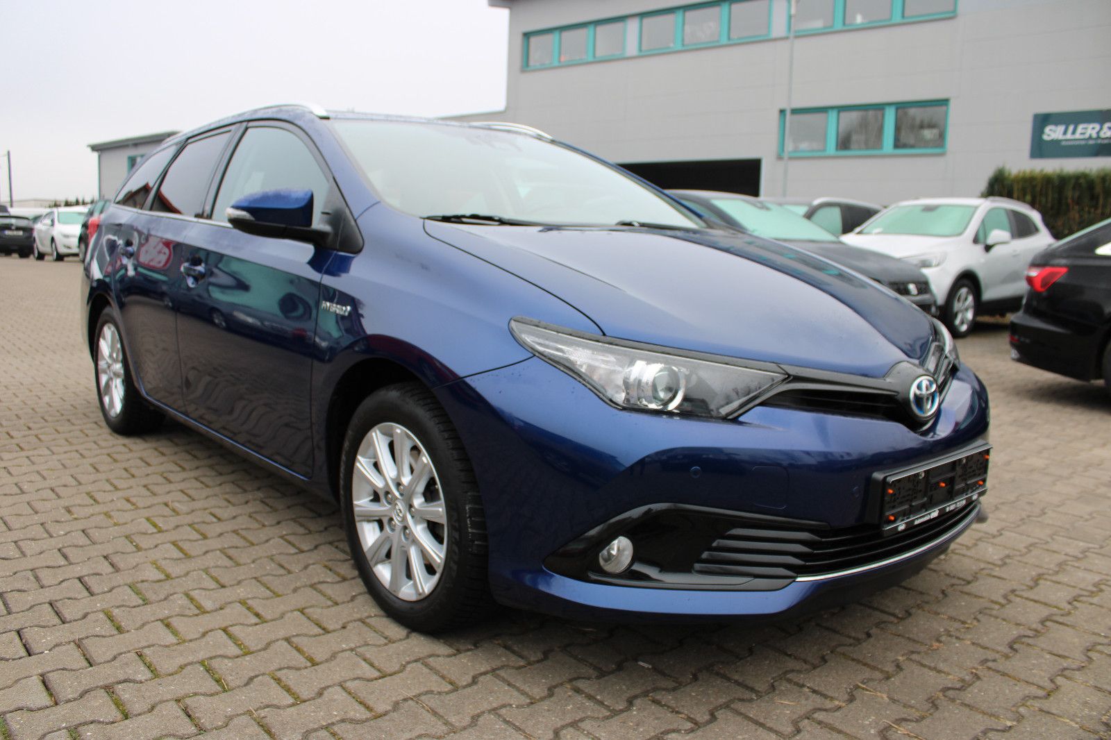 Fahrzeugabbildung Toyota Auris Touring Hybrid 1,8-l-VVT Team Deutsch