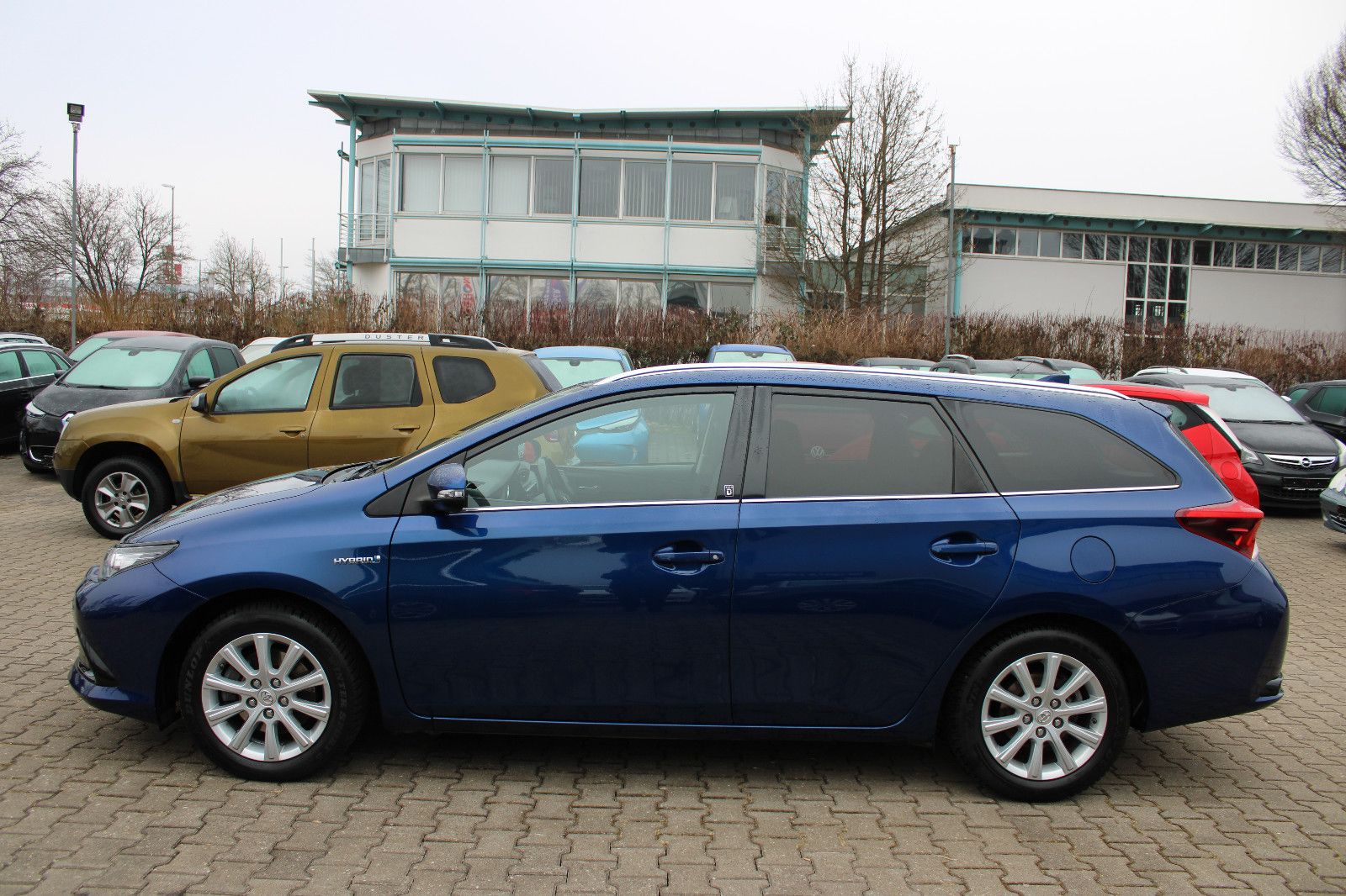 Fahrzeugabbildung Toyota Auris Touring Hybrid 1,8-l-VVT Team Deutsch