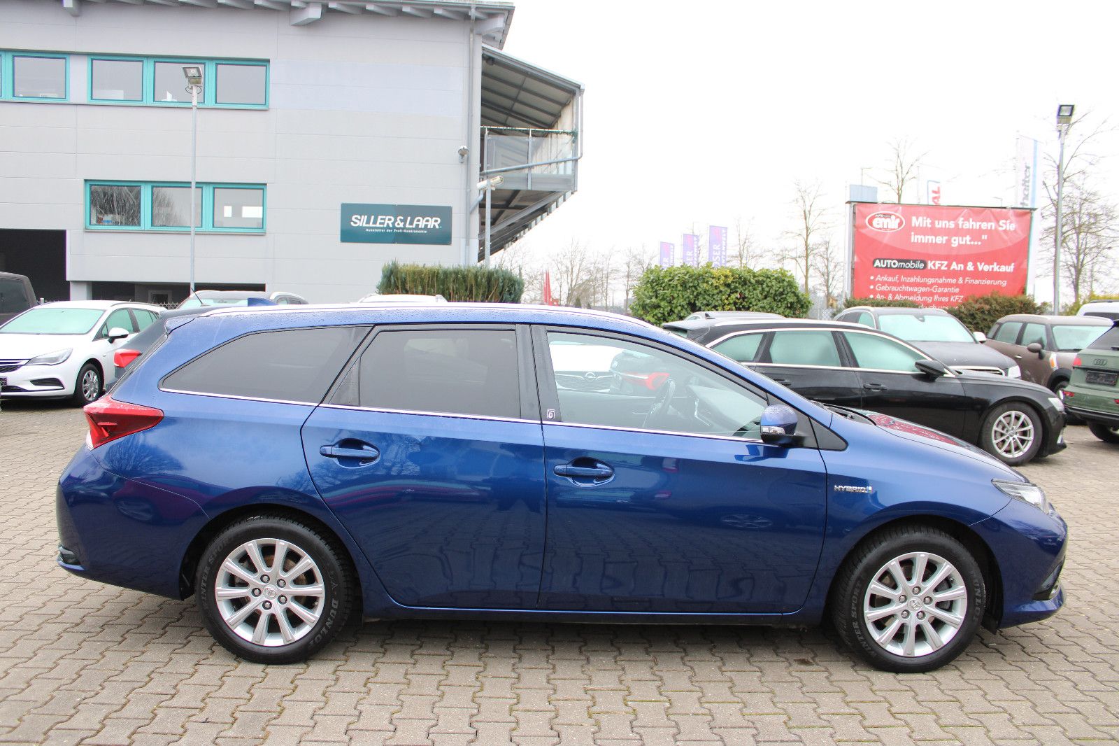 Fahrzeugabbildung Toyota Auris Touring Hybrid 1,8-l-VVT Team Deutsch