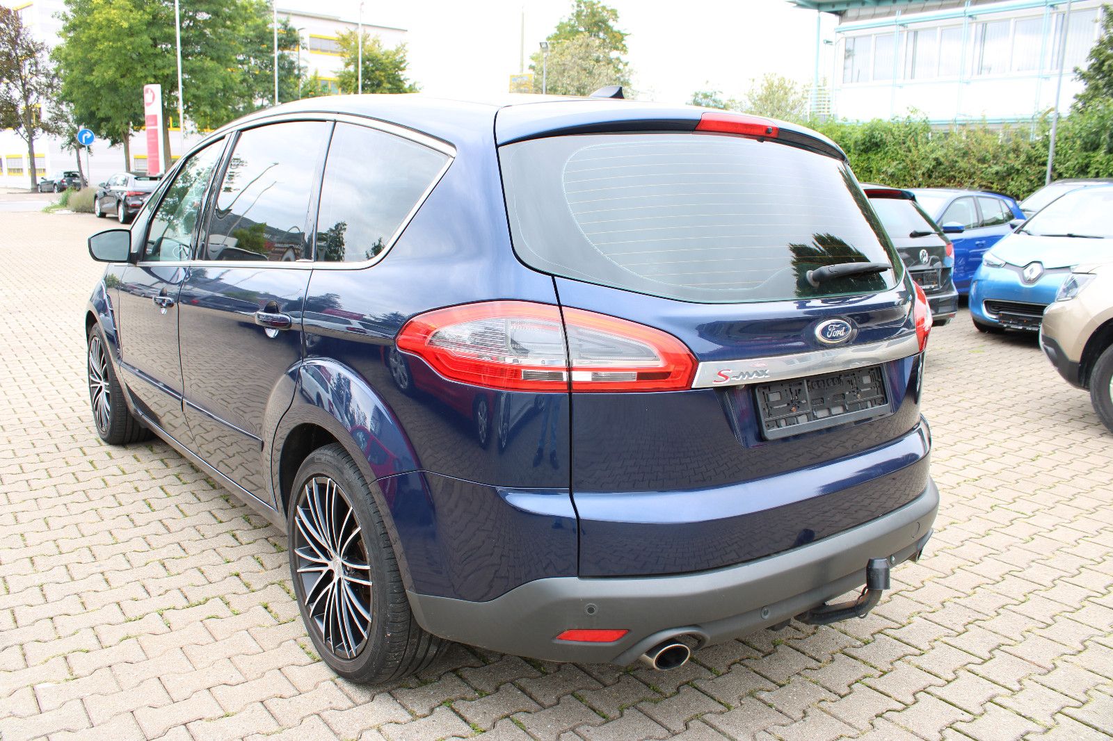 Fahrzeugabbildung Ford S-Max 2,0 EcoBoost PowerShift Leder,Pano,PDC,AHK