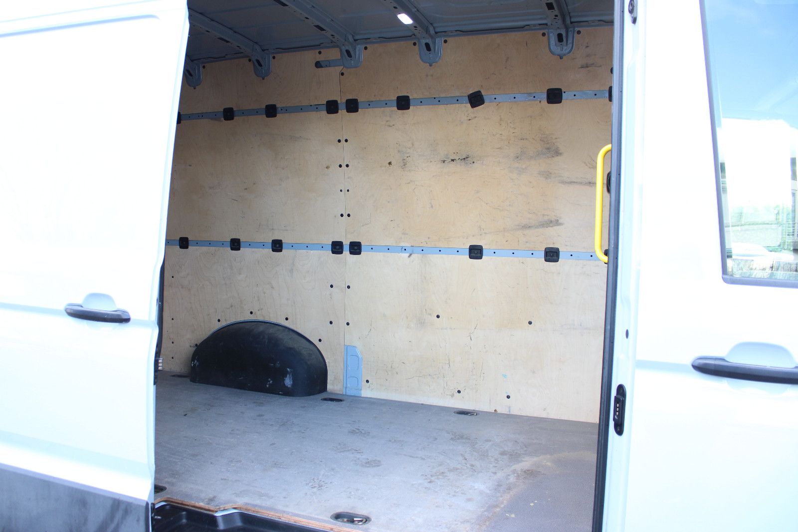 Fahrzeugabbildung Volkswagen Crafter 35 MR 2.0TDI PDC,Klima 1.Hand