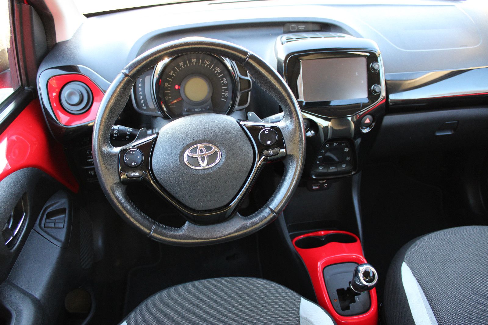 Fahrzeugabbildung Toyota Aygo 1,0-l-VVT-i x-shift Navi,Kamera Faltdach