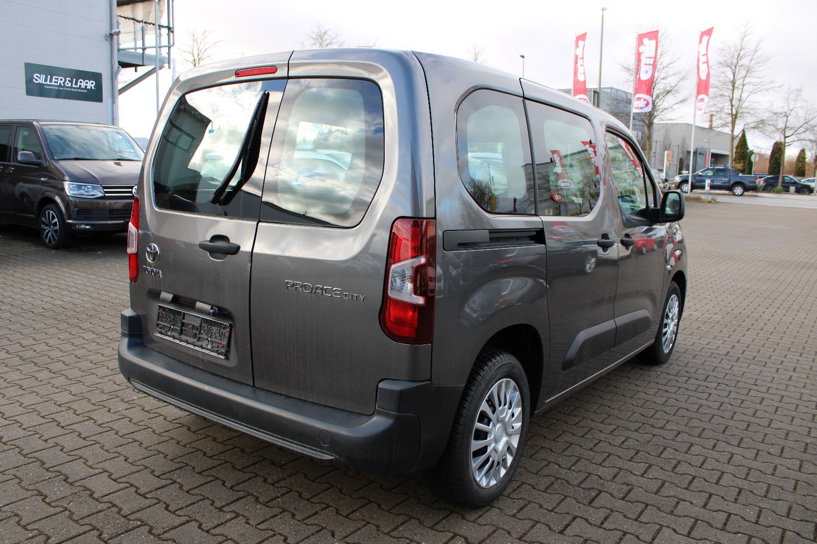 Fahrzeugabbildung Toyota PROACE CITY 1,2-l-Turbo