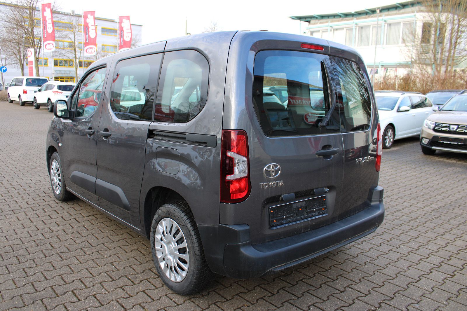 Fahrzeugabbildung Toyota PROACE CITY 1,2-l-Turbo