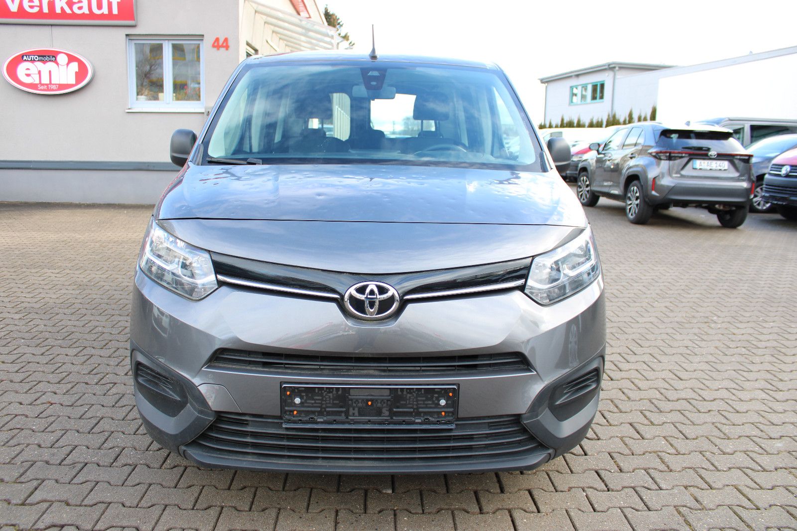 Fahrzeugabbildung Toyota PROACE CITY 1,2-l-Turbo