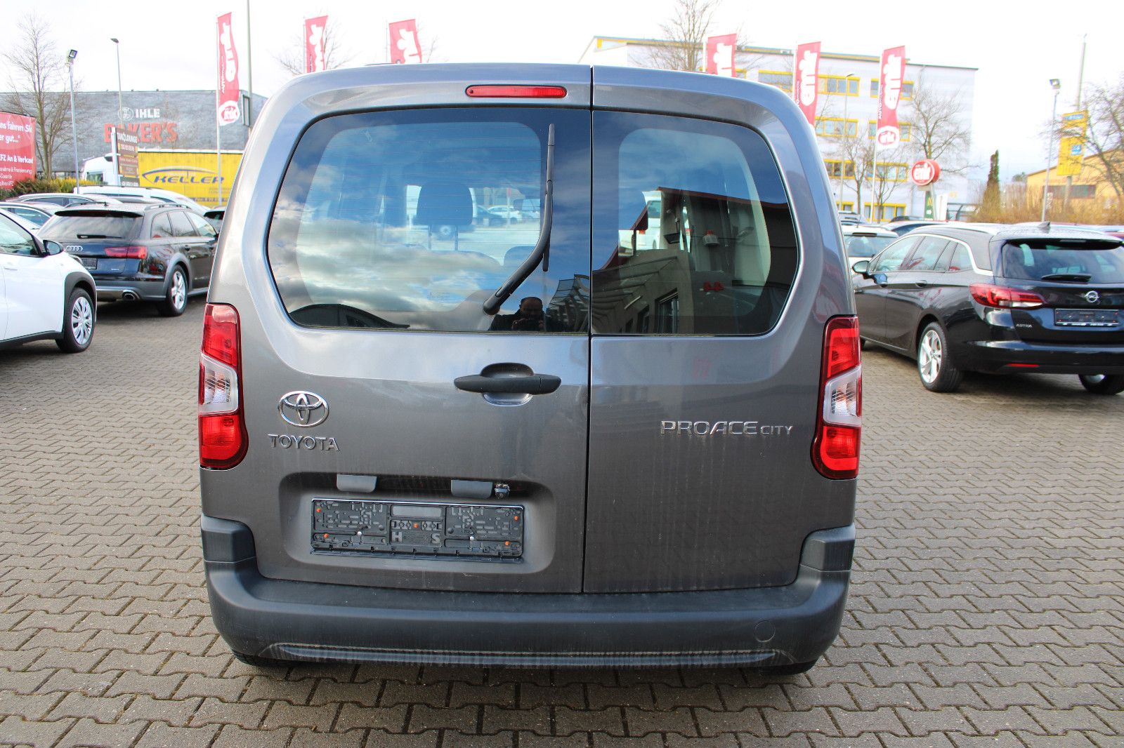 Fahrzeugabbildung Toyota PROACE CITY 1,2-l-Turbo