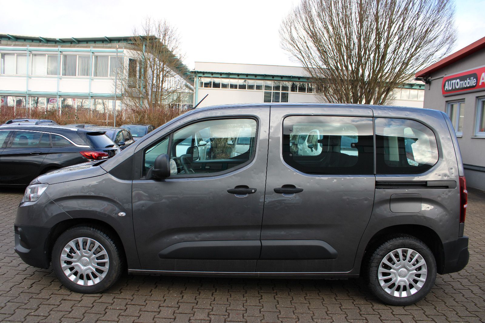 Fahrzeugabbildung Toyota PROACE CITY 1,2-l-Turbo