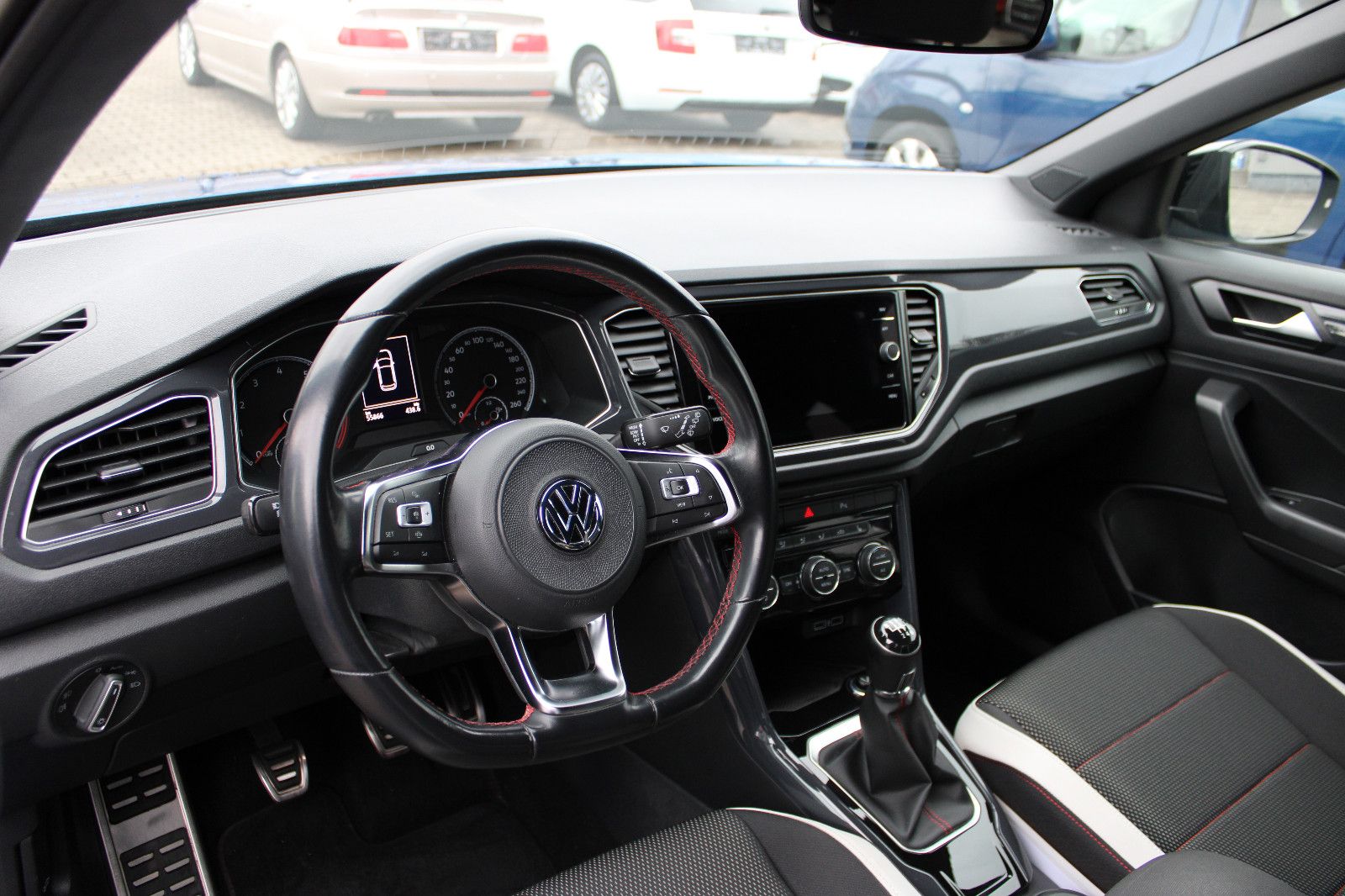 Fahrzeugabbildung Volkswagen T-Roc 1.5 TSI Navi,PDC,LED,SHZ,ACC