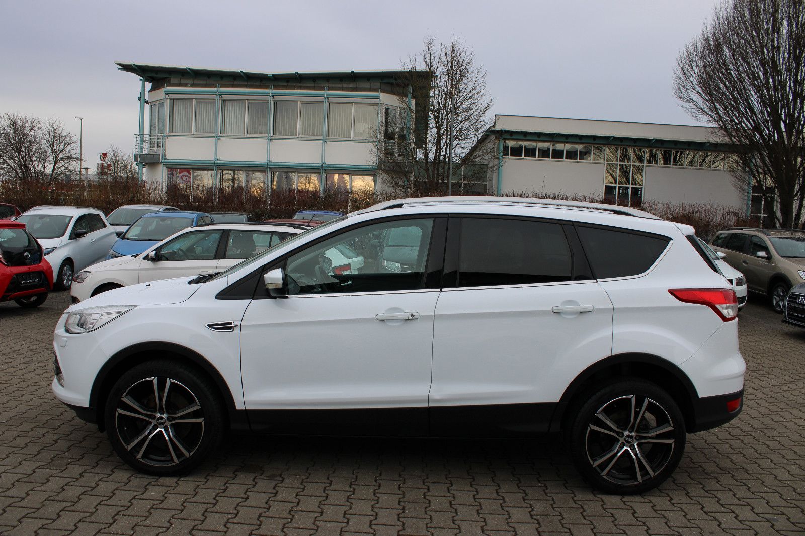 Fahrzeugabbildung Ford Kuga 2,0 TDCi PDC,AHK,SHZ,Alu