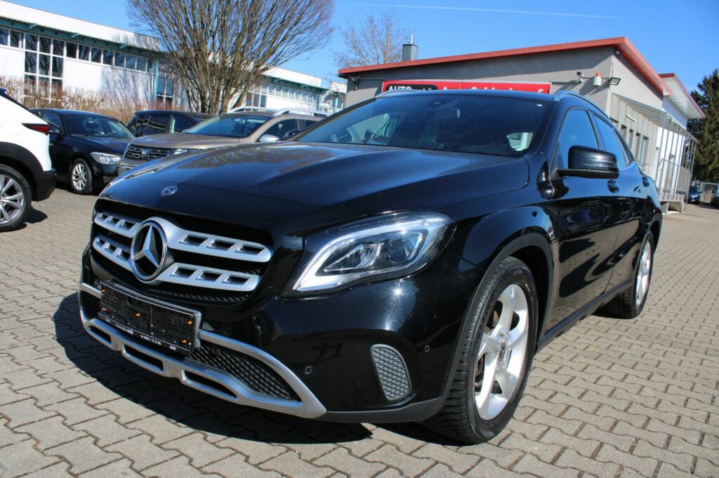 Mercedes-Benz GLA 180 d    Navi,PDC,Leder,LED,SHZ