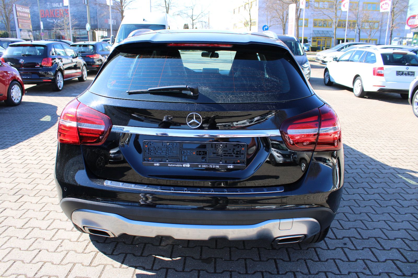 Fahrzeugabbildung Mercedes-Benz GLA 180 d    Navi,PDC,Leder,LED,SHZ