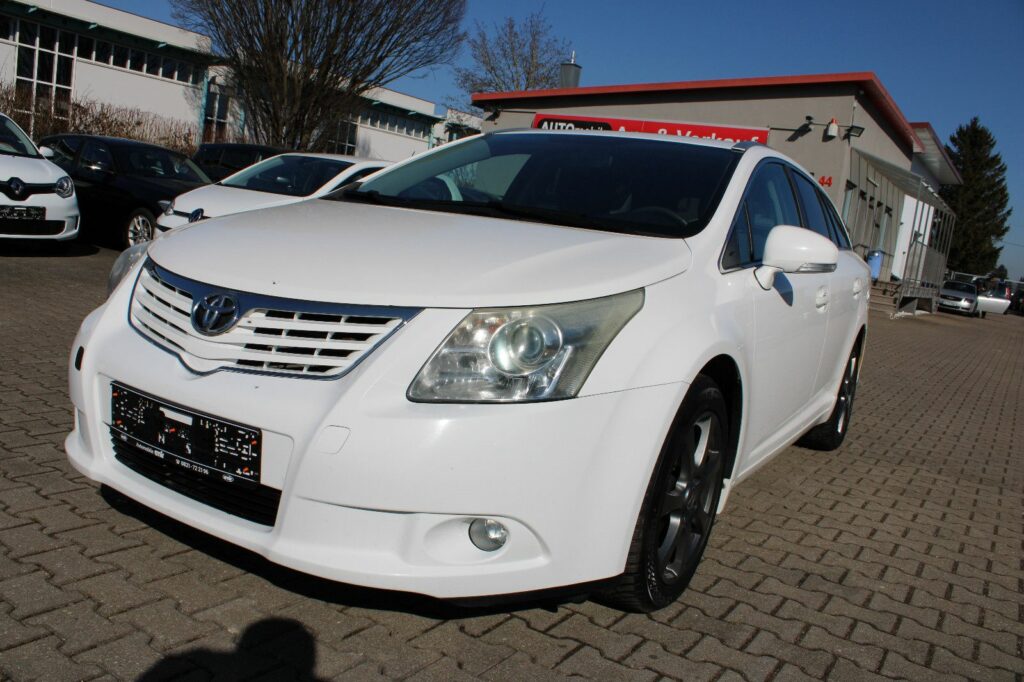 Toyota Avensis Combi 2.2 D-4D Kamera,AHK,Navi